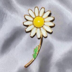 Weiss Daisy Brooch White Enamel Flower Pin Yellow Center Floral 2.75”